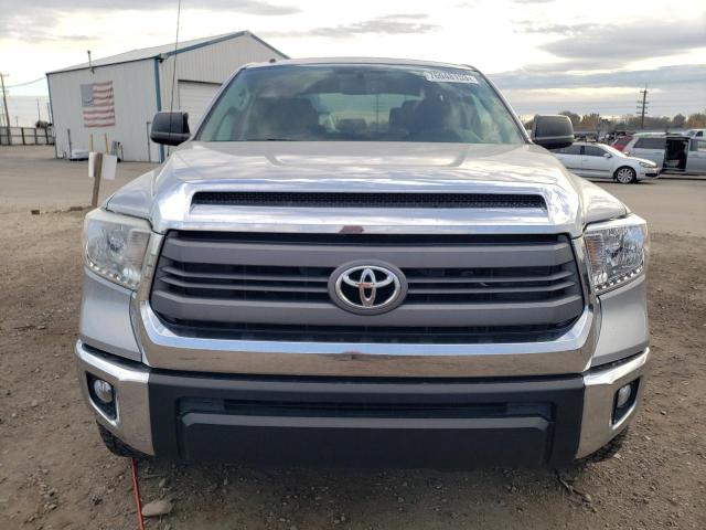 5TFDY5F13FX476881 - 2015 TOYOTA TUNDRA CREWMAX SR5 SILVER photo 5