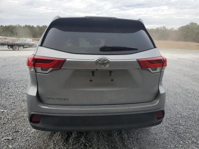 5TDZZRFH6JS243860 - 2018 TOYOTA HIGHLANDER LE SILVER photo 6