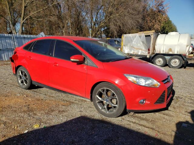 1FADP3F23DL165686 - 2013 FORD FOCUS SE RED photo 4