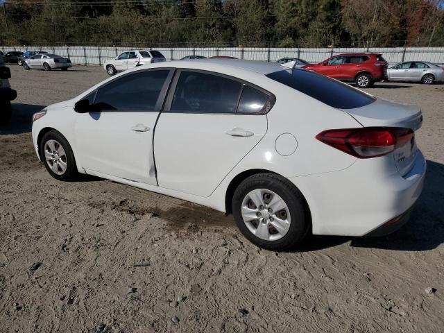 3KPFK4A77HE052011 - 2017 KIA FORTE LX WHITE photo 2