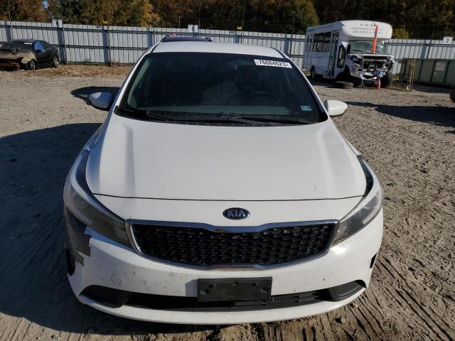 3KPFK4A77HE052011 - 2017 KIA FORTE LX WHITE photo 5