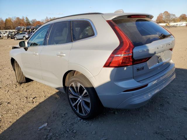 YV4L12RK8N1952639 - 2022 VOLVO XC60 B5 MOMENTUM SILVER photo 2