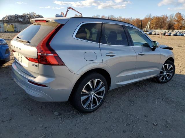 YV4L12RK8N1952639 - 2022 VOLVO XC60 B5 MOMENTUM SILVER photo 3