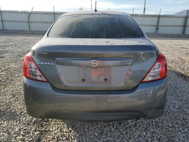 3N1CN7AP9JL801567 - 2018 NISSAN VERSA S GRAY photo 6