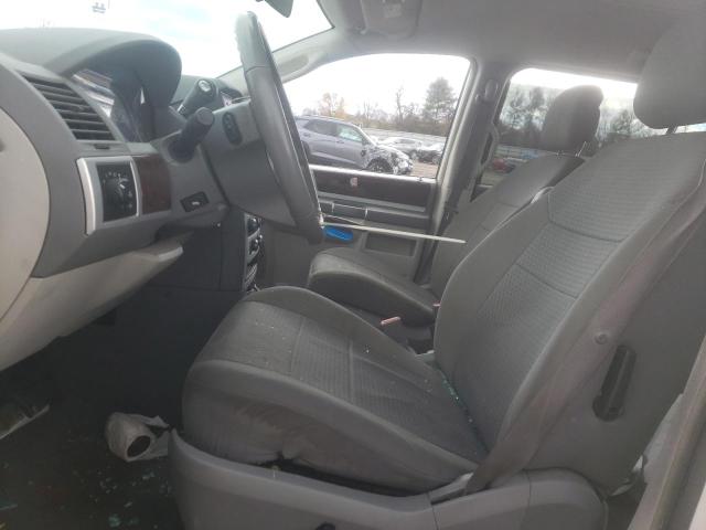 2A4RR5D10AR308929 - 2010 CHRYSLER TOWN & COU TOURING WHITE photo 7