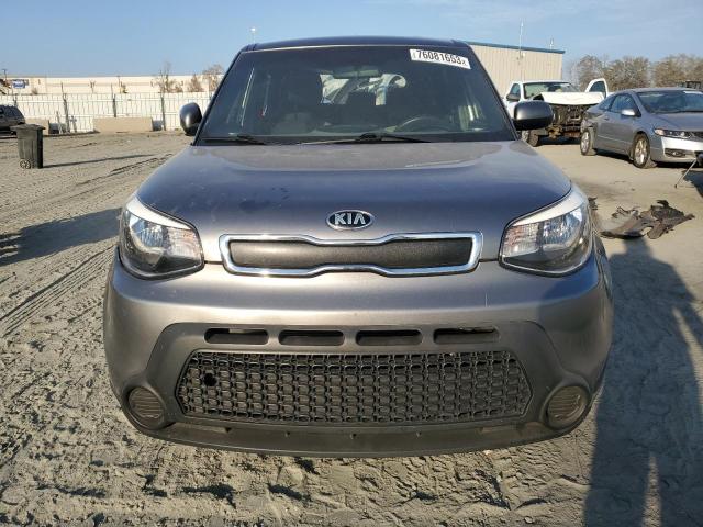 KNDJN2A23G7356753 - 2016 KIA SOUL GREEN photo 5