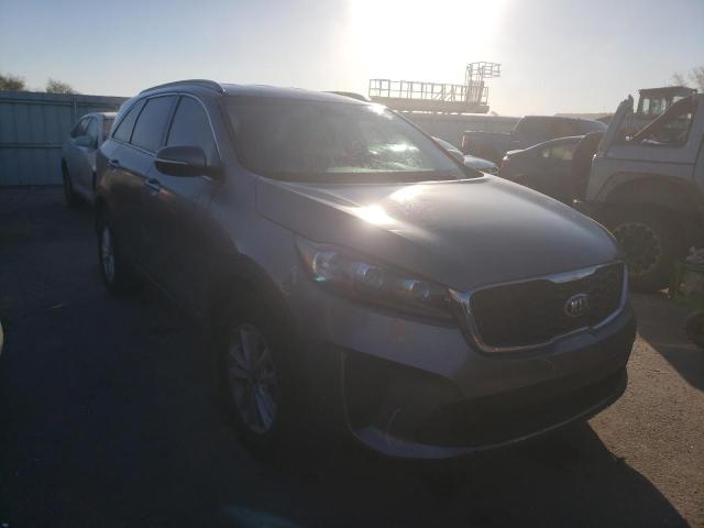 5XYPGDA32KG534897 - 2019 KIA SORENTO L GRAY photo 4