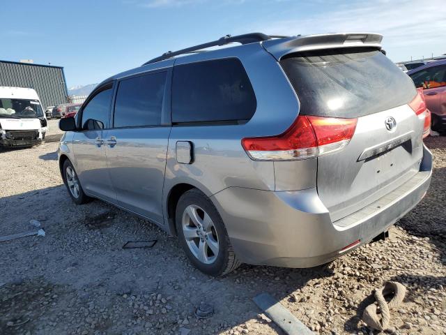 5TDKK3DC4DS293705 - 2013 TOYOTA SIENNA LE SILVER photo 2