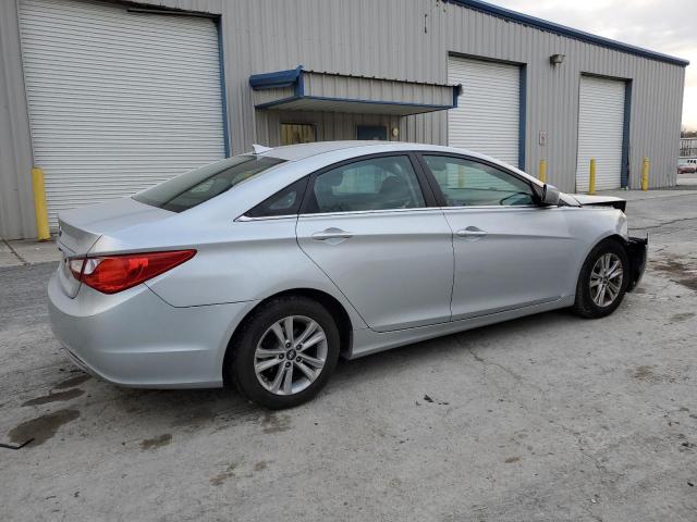 5NPEB4AC7DH687339 - 2013 HYUNDAI SONATA GLS SILVER photo 3