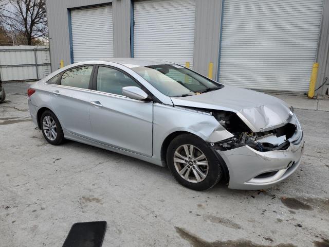 5NPEB4AC7DH687339 - 2013 HYUNDAI SONATA GLS SILVER photo 4