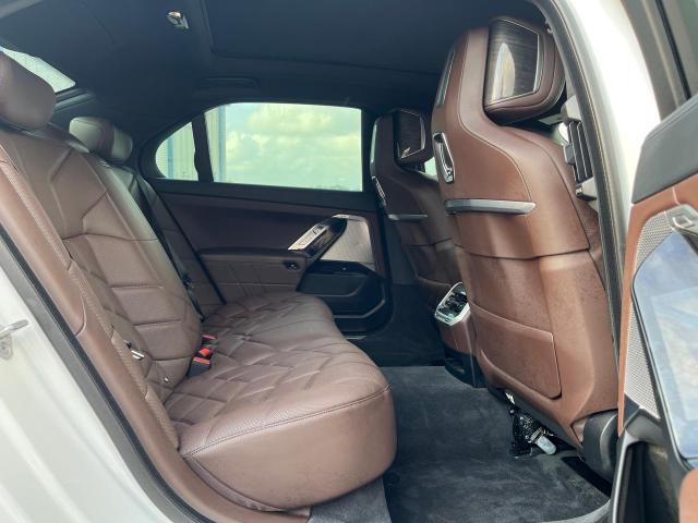 WBA33EJ06PCL49704 - 2023 BMW 760 XI WHITE photo 10