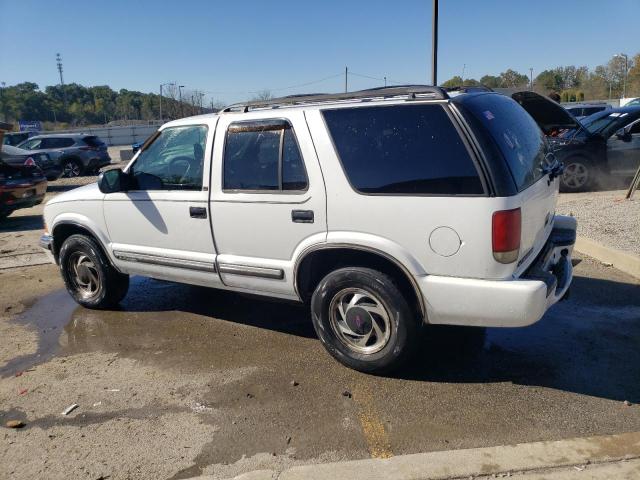 1GNDT13W812168142 - 2001 CHEVROLET BLAZER WHITE photo 2