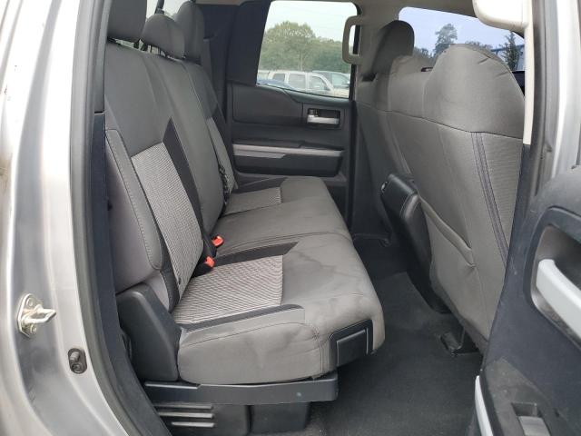 5TFRM5F16FX090392 - 2015 TOYOTA TUNDRA DOUBLE CAB SR/SR5 GRAY photo 10