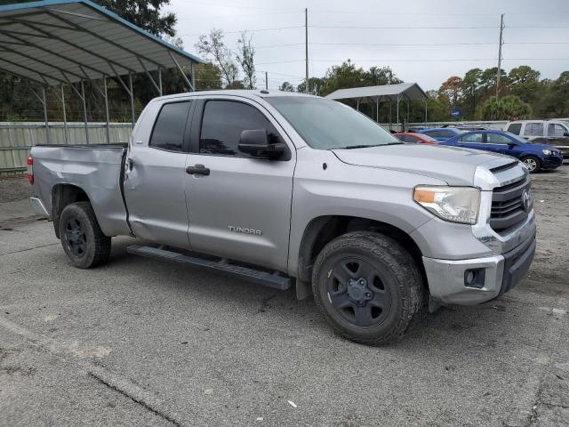 5TFRM5F16FX090392 - 2015 TOYOTA TUNDRA DOUBLE CAB SR/SR5 GRAY photo 4