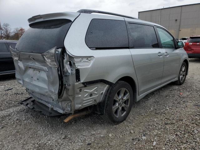 5TDEZ3DC4KS216418 - 2019 TOYOTA SIENNA SE SILVER photo 3