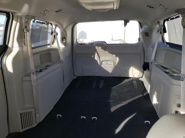 2C4RC1CG2CR250542 - 2012 CHRYSLER TOWN & COU TOURING L WHITE photo 10