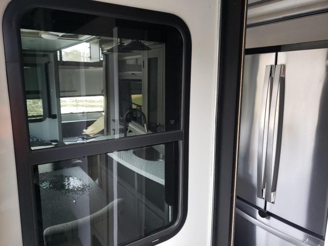 4YDFM0T2XN4702481 - 2022 KEYSTONE MONTANA TWO TONE photo 8