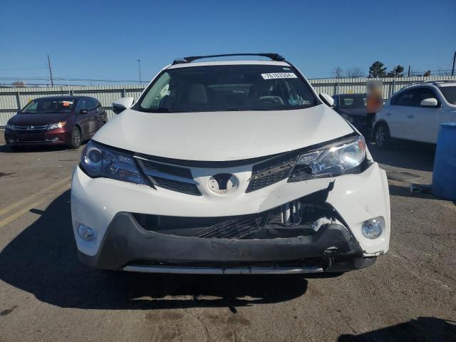 2T3RFREVXFW280674 - 2015 TOYOTA RAV4 XLE WHITE photo 5