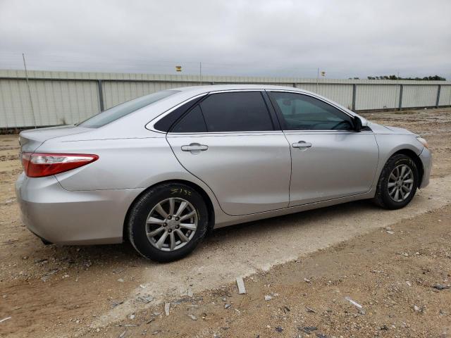 4T4BF1FK6FR503900 - 2015 TOYOTA CAMRY LE SILVER photo 3