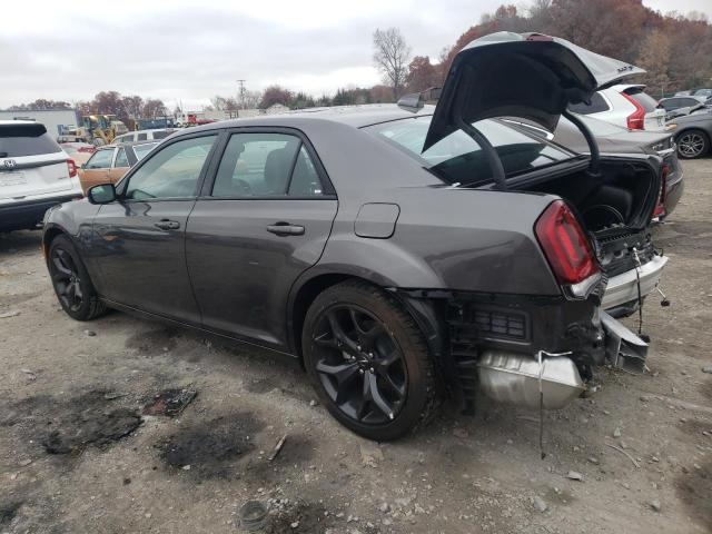 2C3CCABG9PH633546 - 2023 CHRYSLER 300 S GRAY photo 2