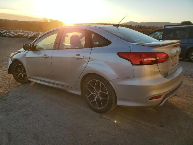 1FADP3F25FL322458 - 2015 FORD FOCUS SE SILVER photo 2