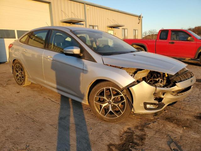 1FADP3F25FL322458 - 2015 FORD FOCUS SE SILVER photo 4