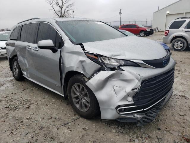 5TDYSKFC4MS033628 - 2021 TOYOTA SIENNA XLE SILVER photo 4