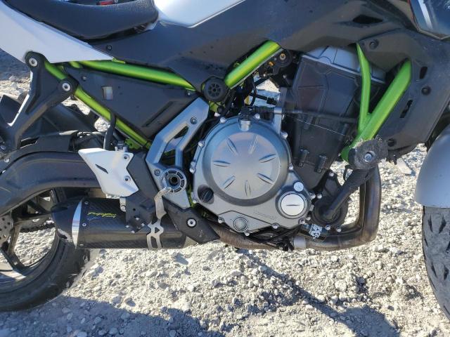 JKAEREG11HDA00484 - 2017 KAWASAKI ER650 G TWO TONE photo 7