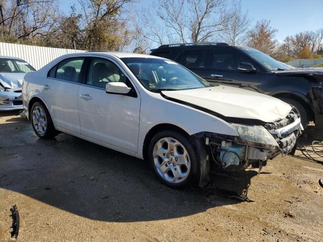 3FAHP0HA1AR157443 - 2010 FORD FUSION SE WHITE photo 4