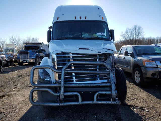 3AKGGLD55ESFK8186 - 2014 FREIGHTLINER CASCADIA 1 WHITE photo 2