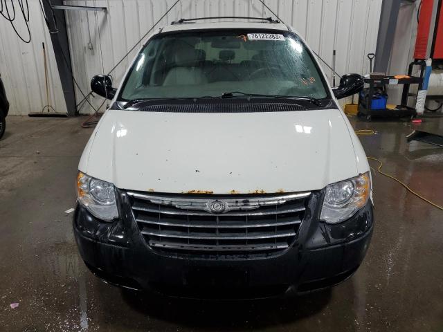 2C4GP54L25R166545 - 2005 CHRYSLER TOWN & COU TOURING WHITE photo 5