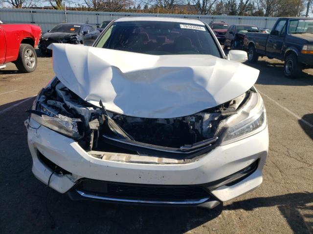 1HGCR3F96HA004281 - 2017 HONDA ACCORD TOURING WHITE photo 5