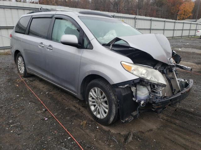 5TDYK3DC2BS029423 - 2011 TOYOTA SIENNA XLE GRAY photo 4