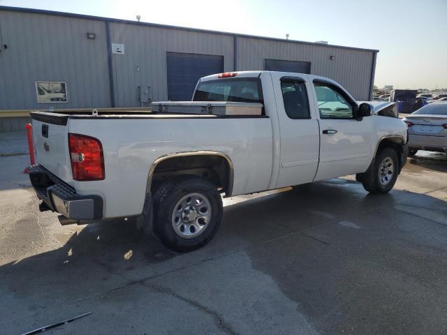 1GCRKPE39BZ128975 - 2011 CHEVROLET SILVERADO K1500 WHITE photo 3