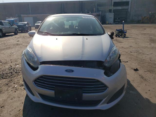 3FADP4BJ3EM127491 - 2014 FORD FIESTA SE SILVER photo 5