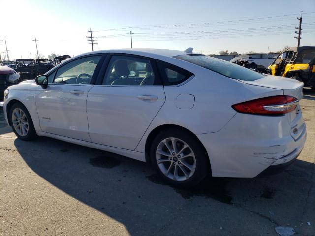 3FA6P0LU1KR205422 - 2019 FORD FUSION SE WHITE photo 2