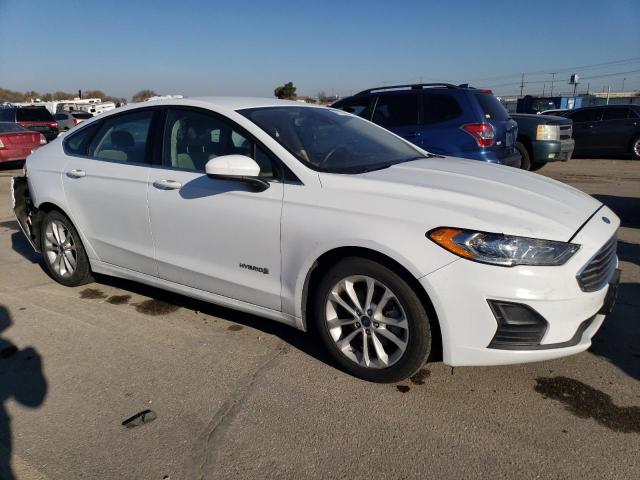 3FA6P0LU1KR205422 - 2019 FORD FUSION SE WHITE photo 4