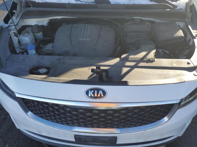 KNDMB5C17G6178718 - 2016 KIA SEDONA LX WHITE photo 12