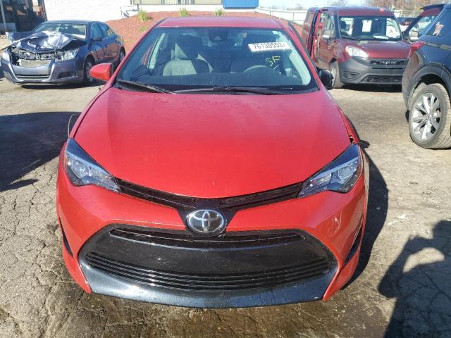 2T1BURHE8JC027648 - 2018 TOYOTA COROLLA L RED photo 5