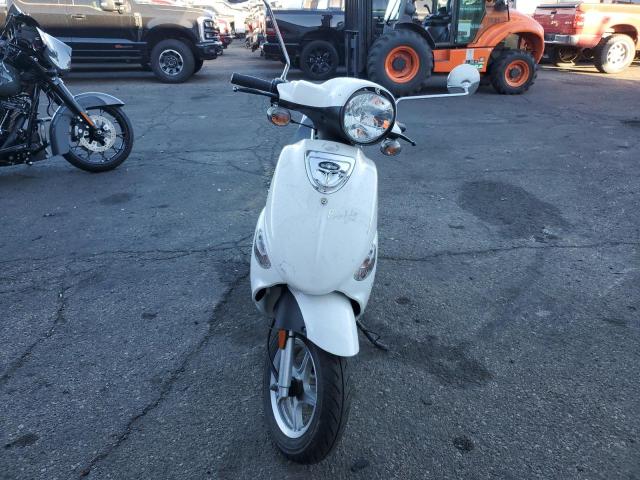 RFVPAP5A4K1124586 - 2019 GENUINE SCOOTER CO. BUDDY 50 WHITE photo 2