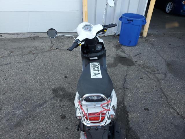 RFVPAP5A4K1124586 - 2019 GENUINE SCOOTER CO. BUDDY 50 WHITE photo 6