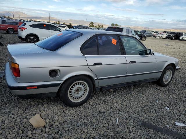 WBAHC1315LBC91463 - 1990 BMW 525 I SILVER photo 3