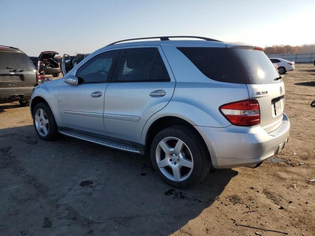 4JGBB72E48A328401 - 2008 MERCEDES-BENZ ML550 550 SILVER photo 2