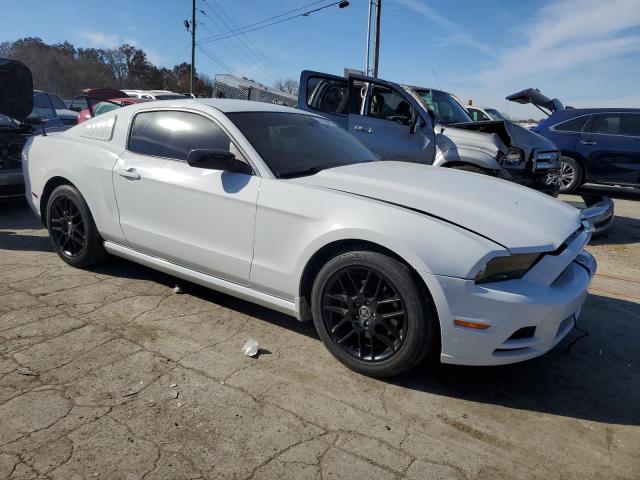 1ZVBP8AM0E5282751 - 2014 FORD MUSTANG WHITE photo 4