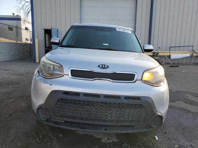 KNDJN2A28E7717326 - 2014 KIA SOUL SILVER photo 5