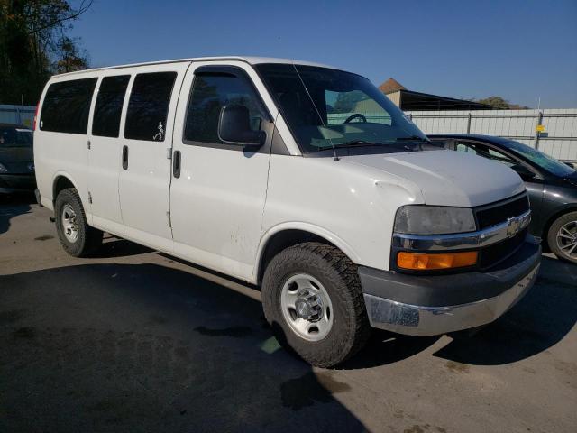 1GAWGRFA7E1155360 - 2014 CHEVROLET EXPRESS G2 LT WHITE photo 4