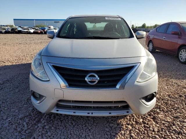 3N1CN7AP0JL851368 - 2018 NISSAN VERSA S SILVER photo 5