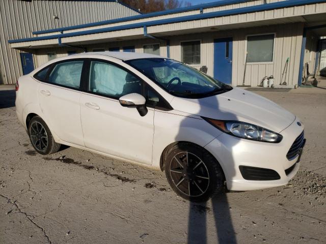 3FADP4BJ1GM140663 - 2016 FORD FIESTA SE WHITE photo 4