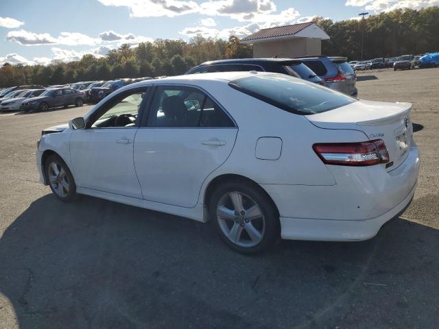 4T1BF3EK8BU599787 - 2011 TOYOTA CAMRY BASE WHITE photo 2