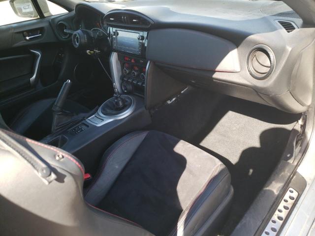 JF1ZNAA11E9706943 - 2014 TOYOTA SCION FR-S WHITE photo 8